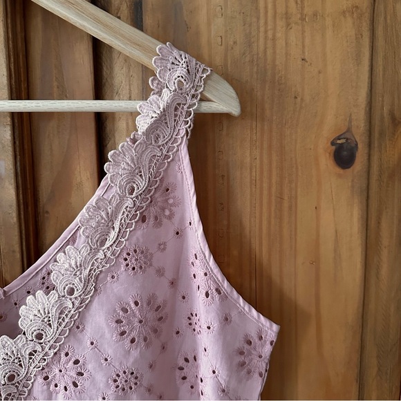 Niay Mauve Dusty Rose Eyelet Lace Trim V Neck Tank Top - Extra Large - Picture 4 of 7